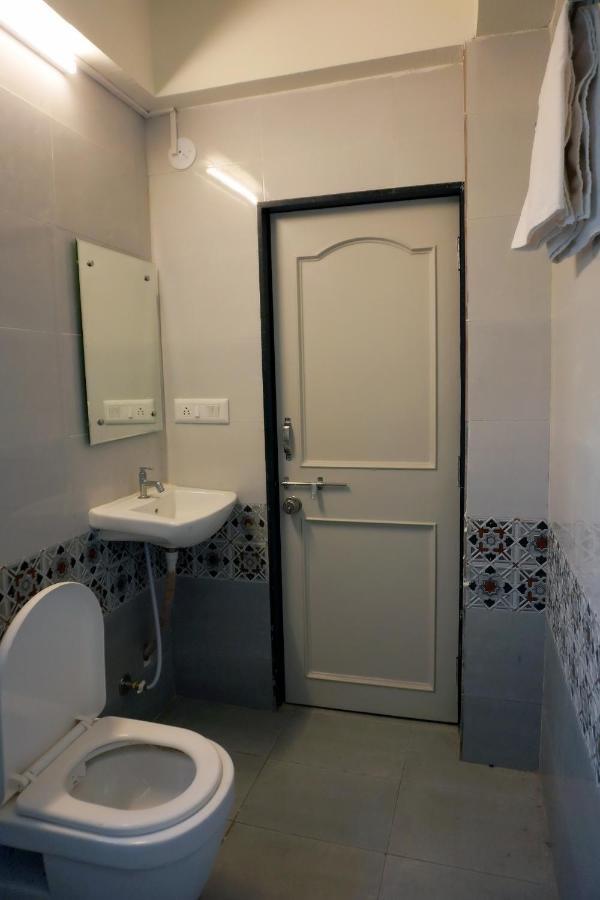 Hotel Nova Sk Radźkot Zewnętrze zdjęcie